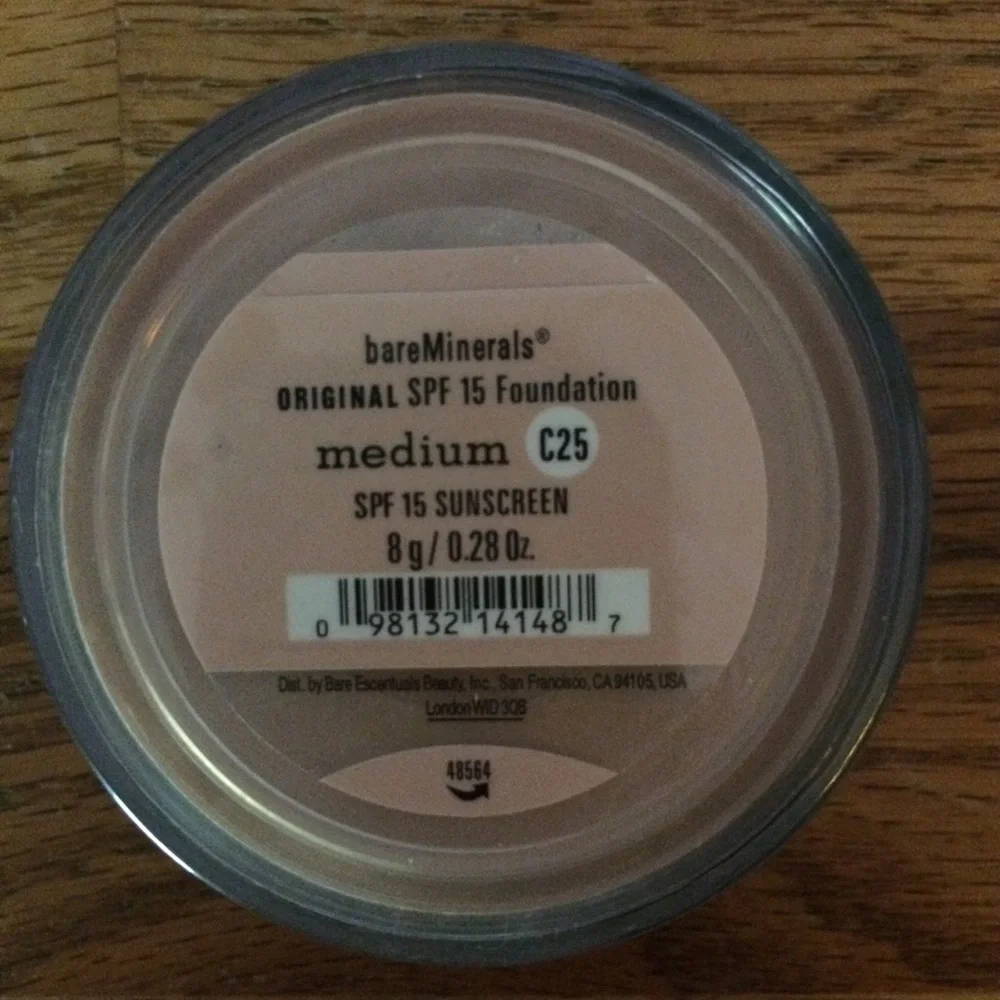 NWT BareMinerals Medium Foundation SPF 15 & Bag